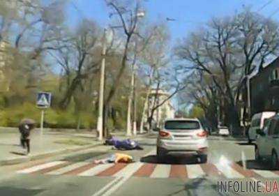 Опубликовано видео, как мотоцикл сбил детей