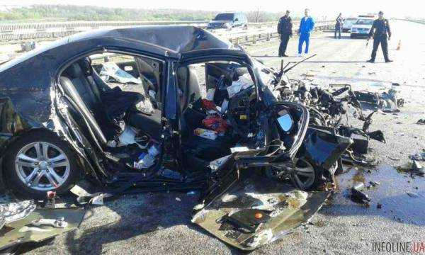 Жуткая авария под Днепром: пострадавших вырезали из авто, погибла женщина