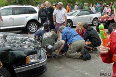 В США на аукционе внедорожник влетел в толпу людей: три человека погибло, 13 - ранены