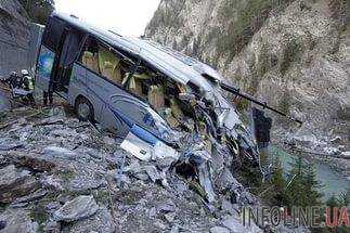 35 человек погибли в Танзании в результате падения школьного автобуса в ущелье