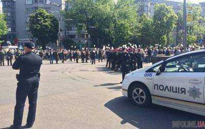 В Киеве полиция задержала двух человек с баннером с георгиевскими лентами