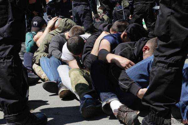 В Днепре продолжают активно "праздновать" 9 мая: возле цирка произошла драка. Фото, видео