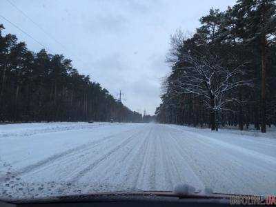 Трассу Киев-Чернигов засыпало снегом