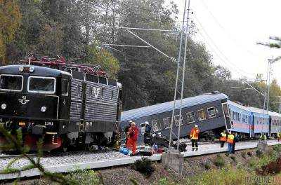 В Греции пассажирский поезд сошел с рельсов, есть пострадавшие