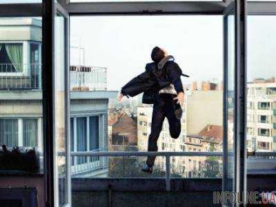 В Харькове  школьник выбросился из окна во время празднования выпускного