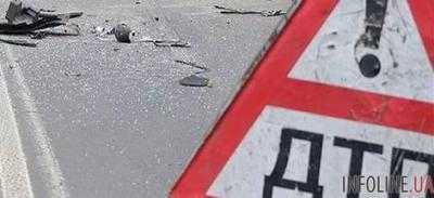 В Киеве авто вылетело на тротуар: среди пострадавших девушка и сотрудник прокуратуры