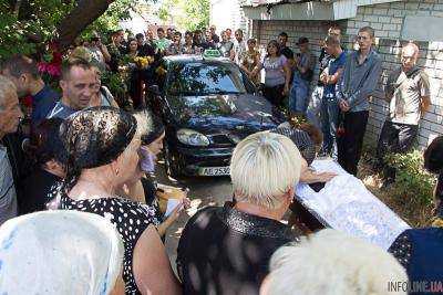 В последний путь: таксисты Днепра попрощались с погибшей коллегой