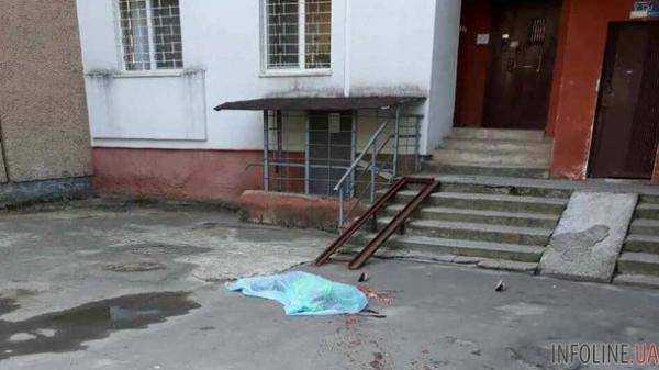 В Киеве с девятого этажа выпал боец АТО