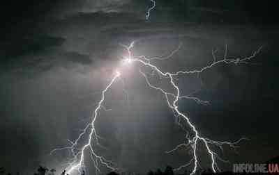 Украинцев завтра ждут грозы и шквалы