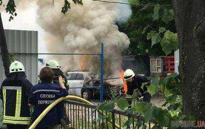 На столичном Виноградаре подожгли лимузин.Видео