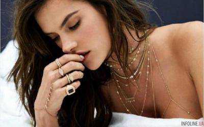 Ангел Victoria's Secret позировала в одних лишь украшениях