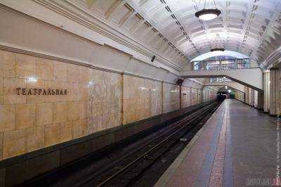 Информация о минировании столичной станции метро "Театральная" не подтвердилась