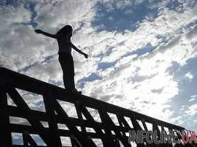 Девушка покончила жизнь самоубийством, прыгнув с моста в Житомире