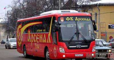 Российский футбольный клуб оштрафовали за неправильный выход игроков из автобуса