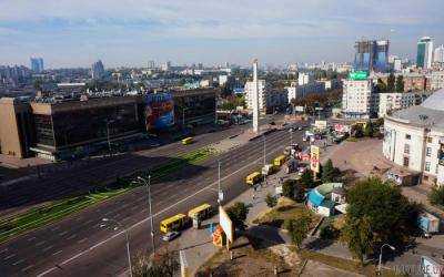Голая женщина продефилировала по центру Киева. Видео