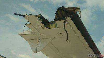 Индонезийские пассажирские самолеты сцепились крыльями на взлетной полосе