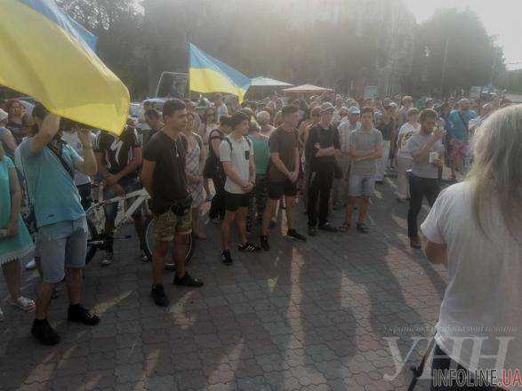 Митинг против повышения тарифов на проезд состоялся в Мариуполе
