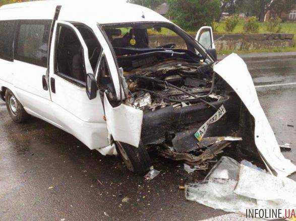 Во Львовской области туристический автобус попал в ДТП