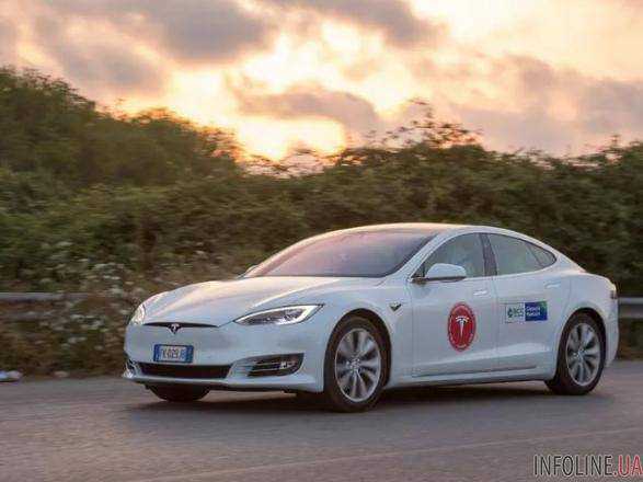 Автомобиль Tesla проехал без подзарядки более 1000 км