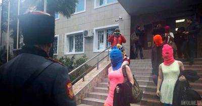 Участниц Pussy Riot отпустили из полиции