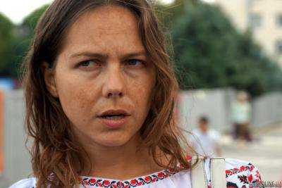 Сестру Савченко засекли за рулем роскошного авто