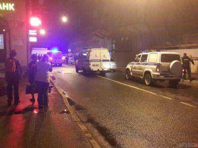 В Петербурге автомобиль въехал в толпу людей, погибла женщина