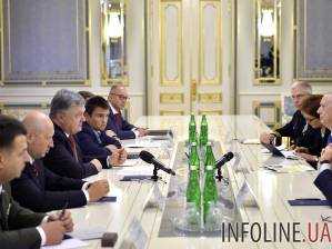 Порошенко: на Донбассе присутствуют минимум 3 тысячи российских военных