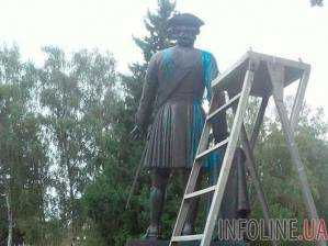 В Полтаве неизвестные облили краской памятник Петру I