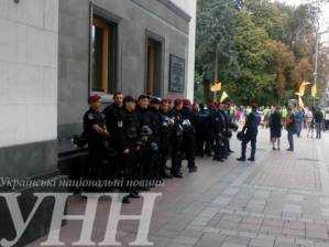 Под стенами Верховной Рады усилили охрану