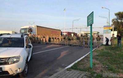 В «Шегини» толпа людей прорвала пункт пропуска, началась драка с пограничниками - Слободян