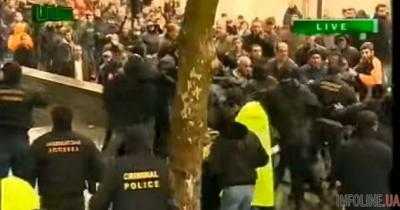 В сети показали, как соратник Саакашвили руководил избиением людей в Грузии