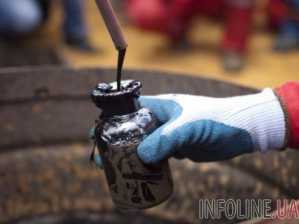 Brent торгуется на уровне 55,70 долл. за баррель