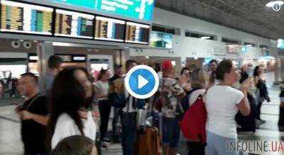 Масштабная истерика россиян началась в аэропортах: люди кричат «Домой!»
