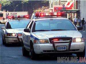 В Нью-Йорке автомобиль на полной скорости въехал в детский центр, есть пострадавшие