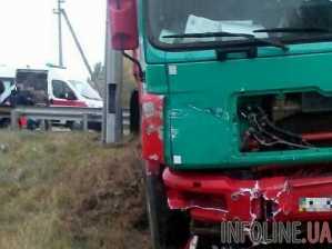 Фура протаранила иномарку в Харькове, есть погибшие