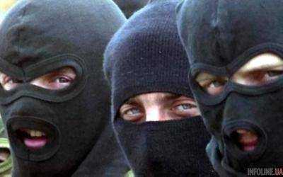Шесть людей в балаклавах напали на семью ровенского фермера