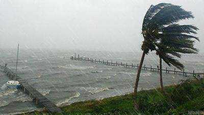 Ужасная стихия все ближе: десятки тысяч людей бегут из собственных домов