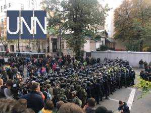 Во время столкновений на Грушевского митингующие использовали камни и слезоточивый газ