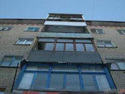 Несчастный случай в Черноморске: молодая девушка упала с 5 этажа