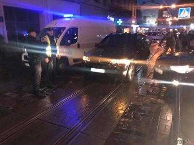 В центре Львова иномарка сбила подростка