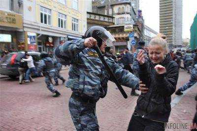 Москва кипит: полиция бьет протестующих и забивает ими автозаки.Видео