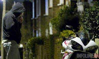 В Днепре нашли угнанный мотоцикл: у водителя обнаружили поддельные документы и наркотики