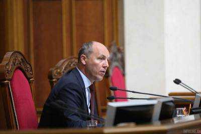 ВР разрешила Парубию подписать правительственную версию медреформы
