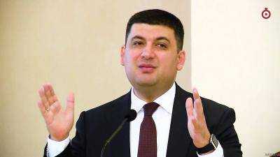 Гройсман заявил, что пока не собирается вступать ни в какую партию