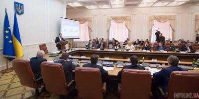 Кабмин согласовал упрощение оформления на работу иностранцев