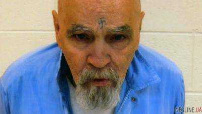 В США умер серийный убийца Чарльз Мэнсон