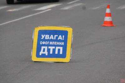 Под Харьковом маршрутное такси въехало в легковой автомобиль