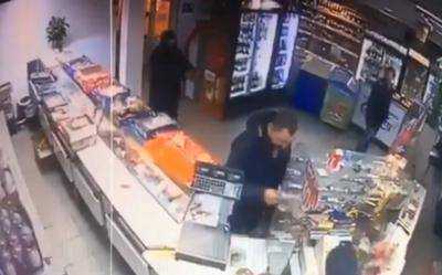14-летний сын нардепа совершил вооруженное ограбление. Видео