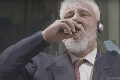 Хорватский генерал, который выпил яд в зале суда, умер.Видео
