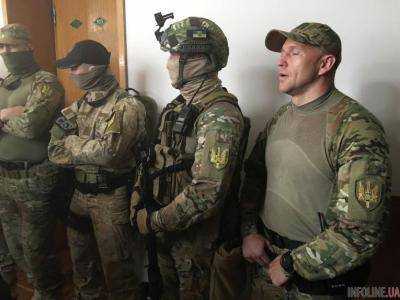 Саакашвили вылез на крышу дома из-за обыска в его квартире